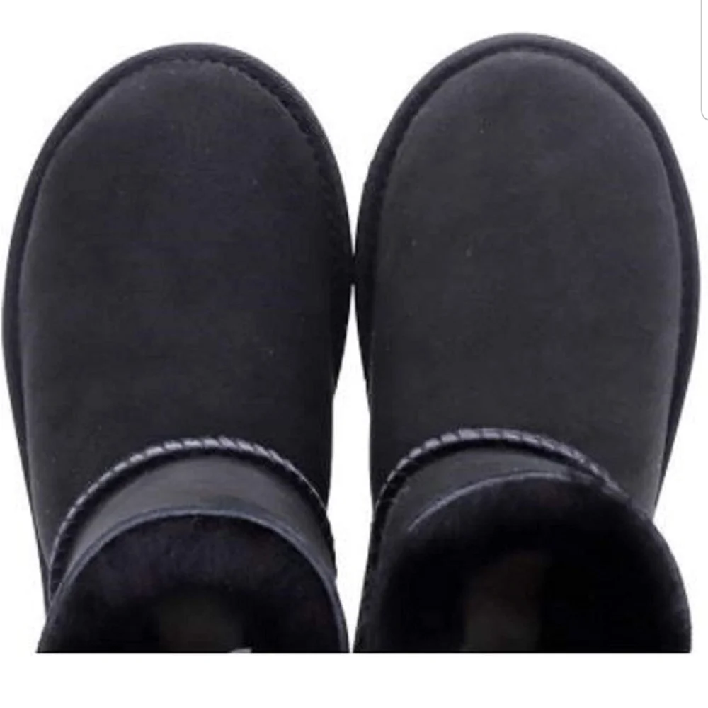 Kirkland Signature Kids Genuine sheepskin Shearling Boots  Nwt
